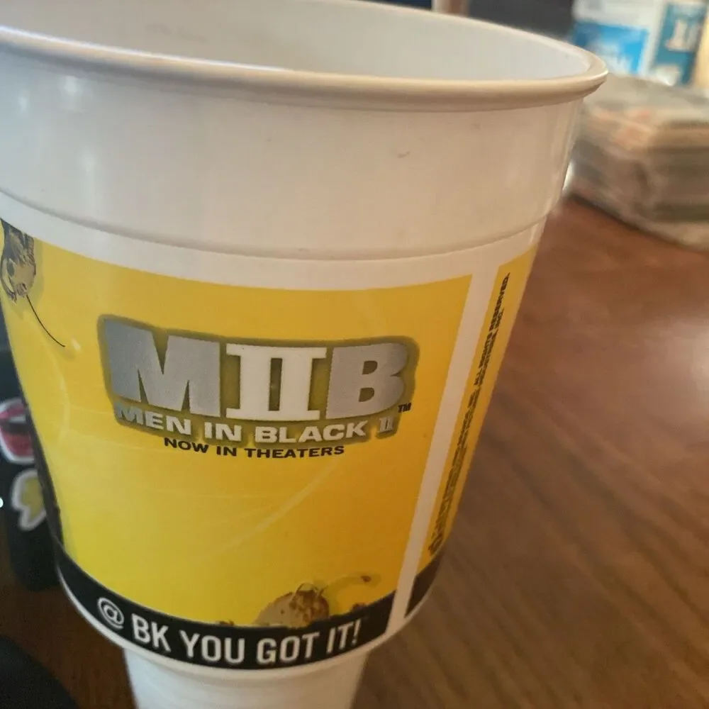 MEN IN BLACK II BURGER KING COLLECTOR'S CUP 2002 SERLEENA